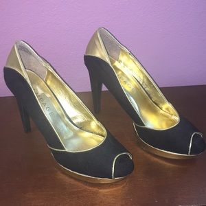 NEW Rampage black and gold platform heels